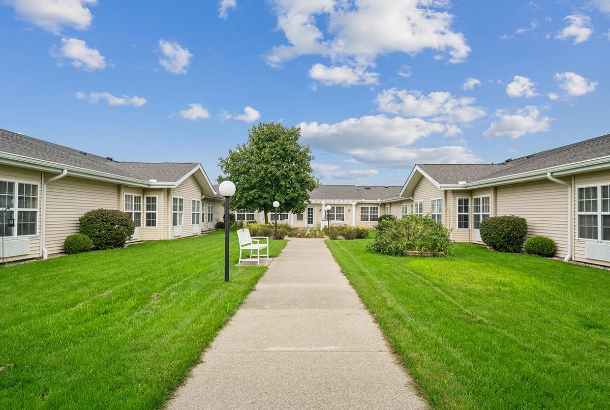Best Retirement Community in Coldwater, MI LakeHouse Coldwater